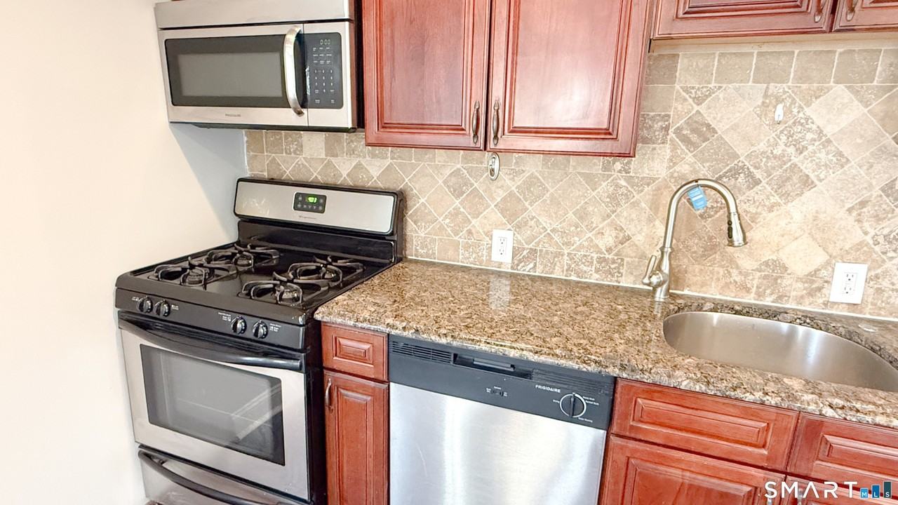 271 Seaside Ave Unit A - Photo 7 of 24