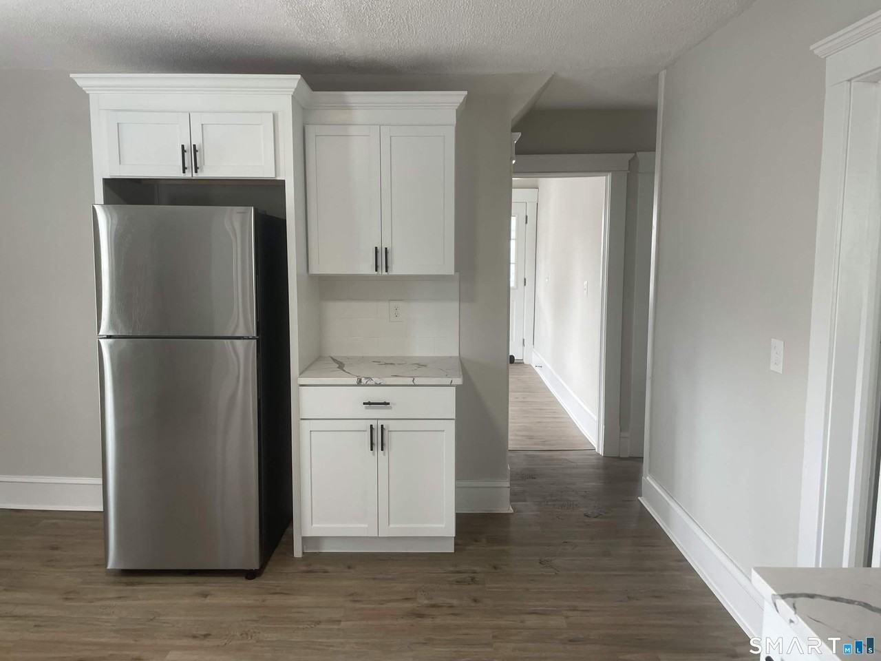 82 Windsor St Unit 1 - Photo 3 of 6