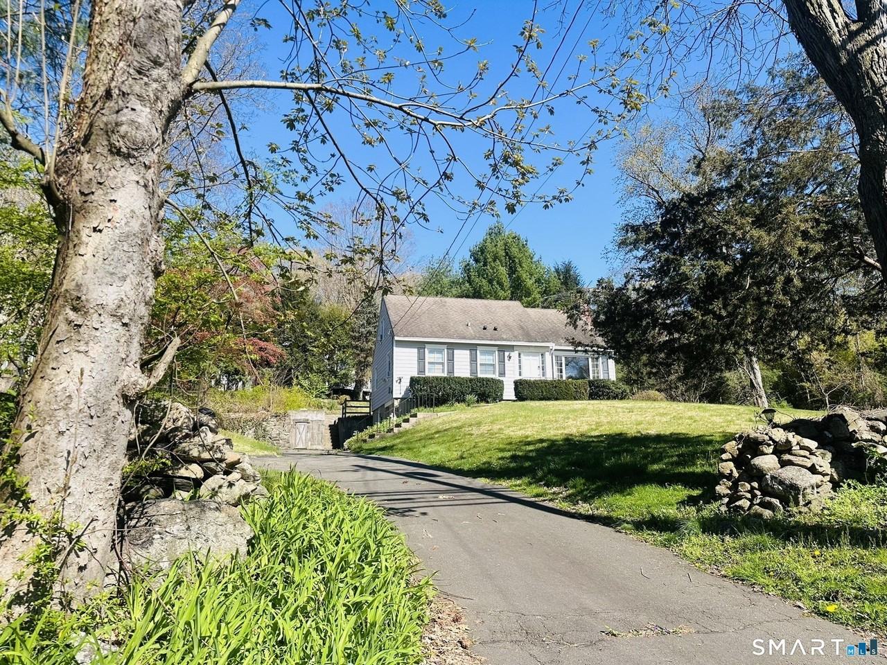 37 Weed St - Photo 2 of 33