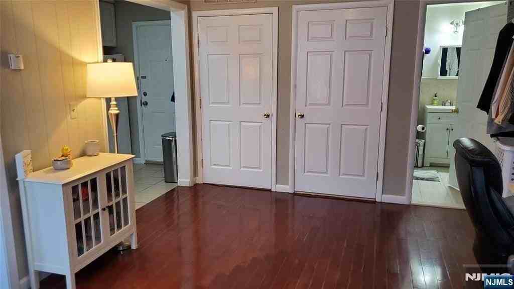 662 Bloomfield Ave - Photo 3 of 6