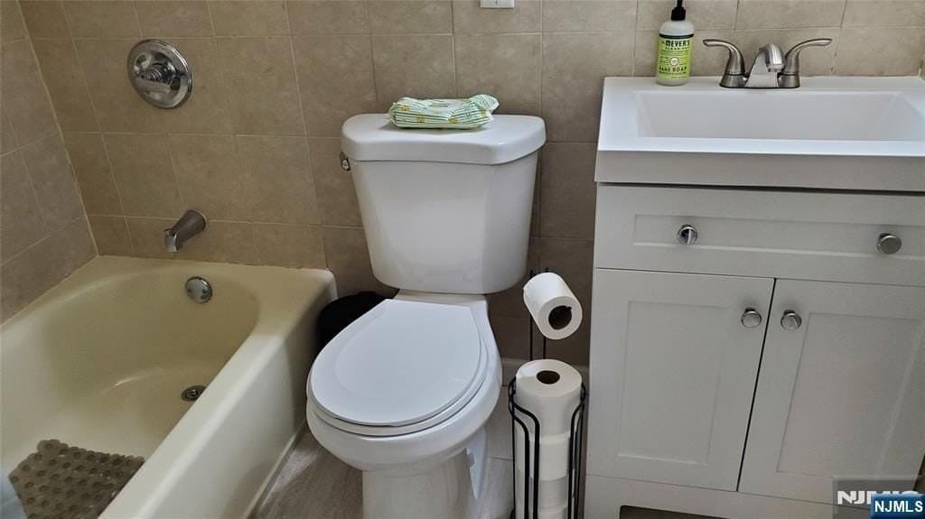 662 Bloomfield Ave - Photo 4 of 6