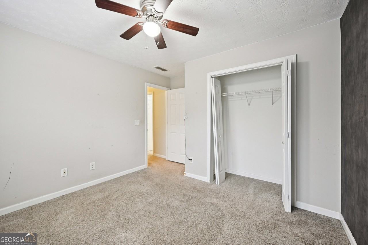 25 Castlehill Ct - Photo 4 of 21