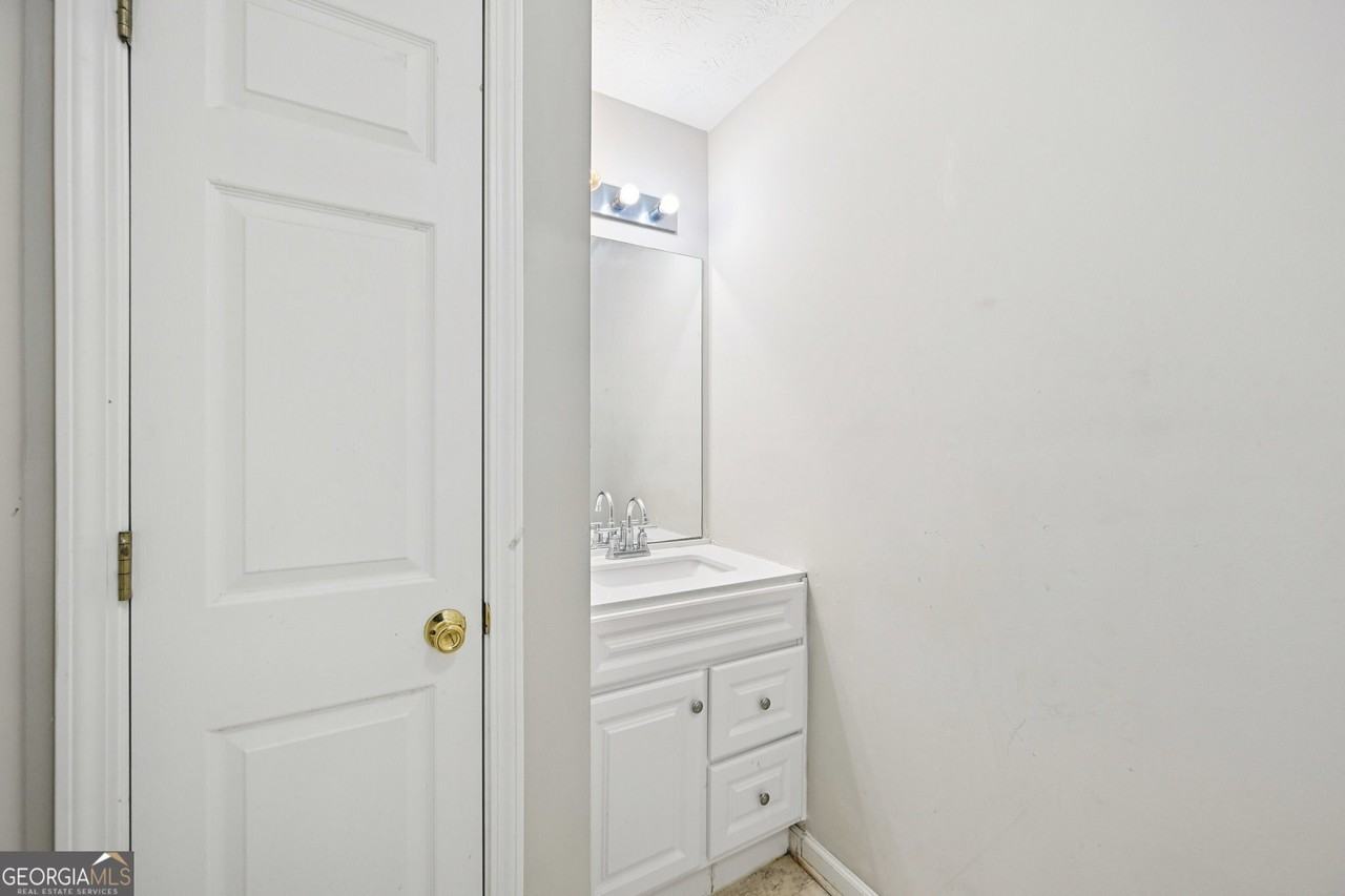 25 Castlehill Ct - Photo 5 of 21