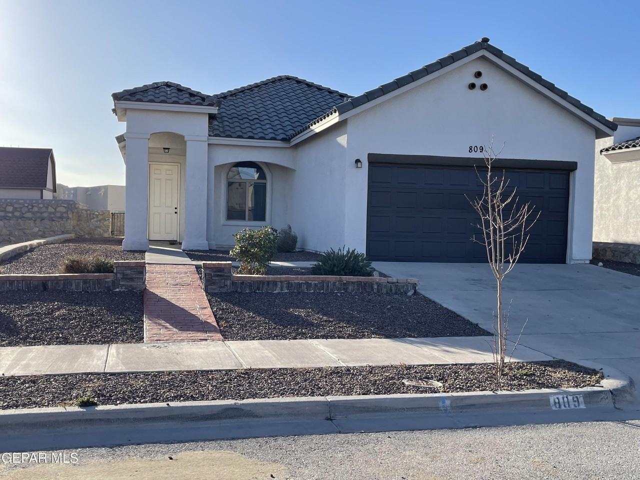 809 Chillington Rd - Photo 2 of 11