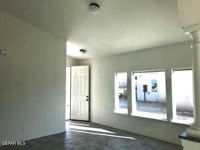 809 Chillington Rd - Photo 3 of 11