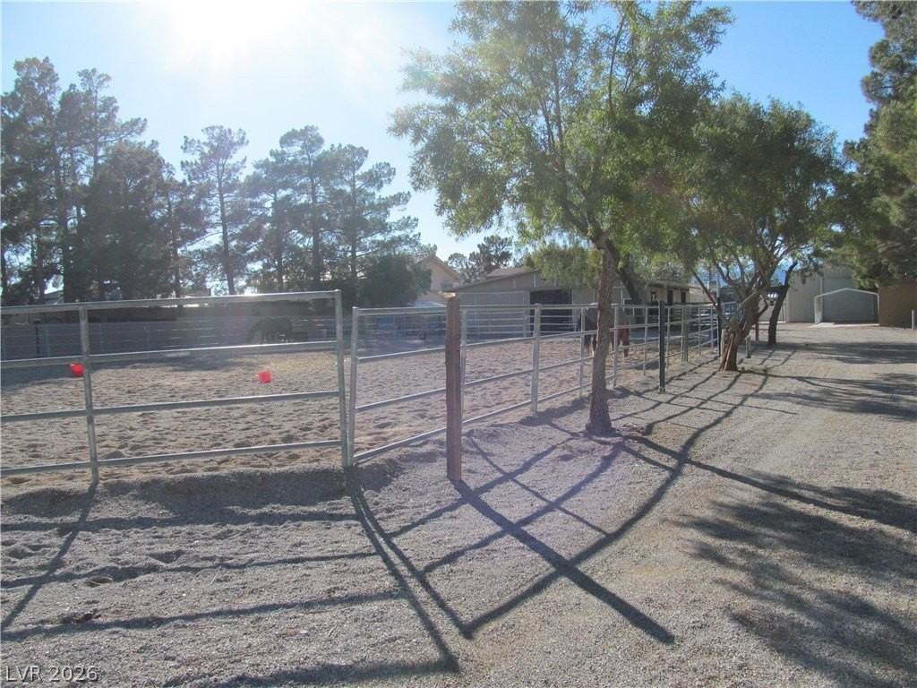 7729 Maverick St - Photo 2 of 16