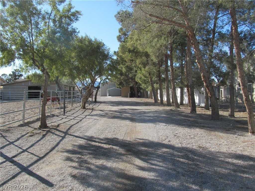 7729 Maverick St - Photo 3 of 16