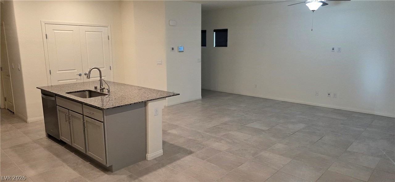 427 Larksong Ave - Photo 5 of 24