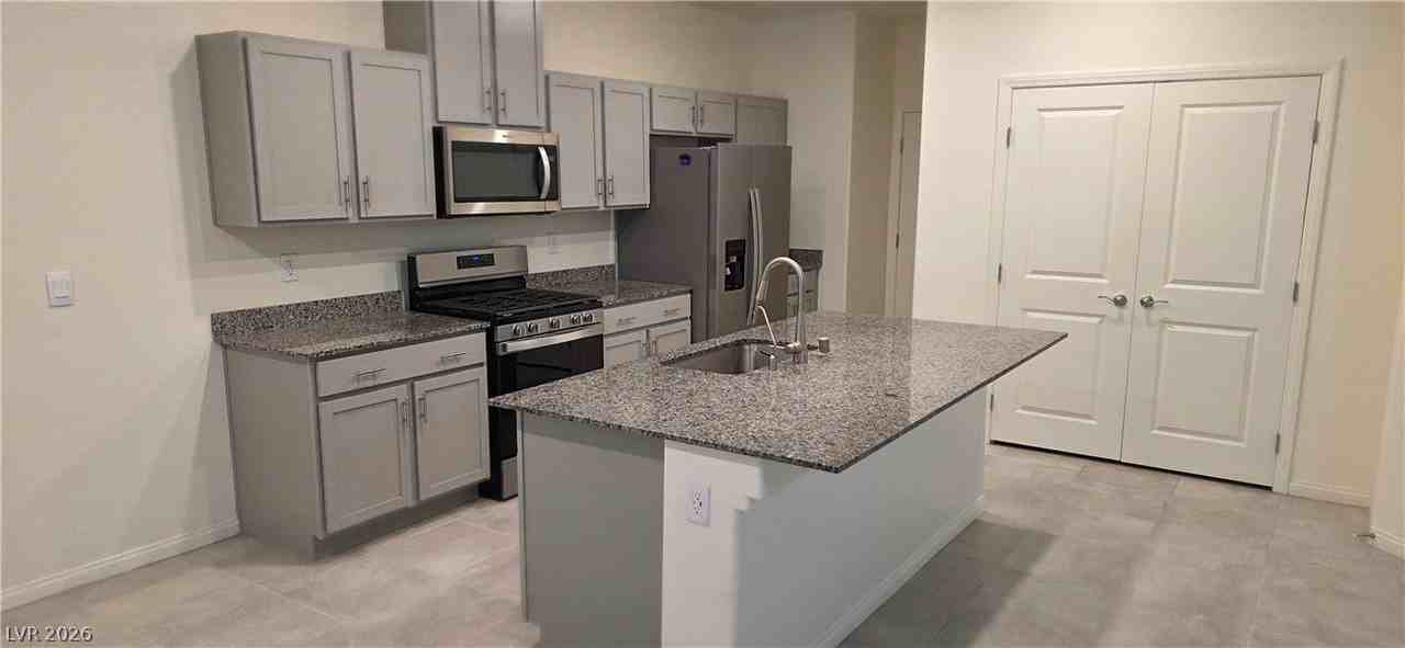 427 Larksong Ave - Photo 6 of 24