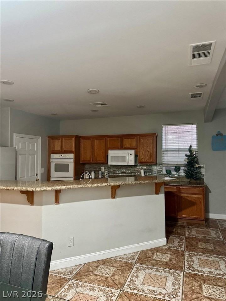 1014 Rustridge Ave - Photo 3 of 8