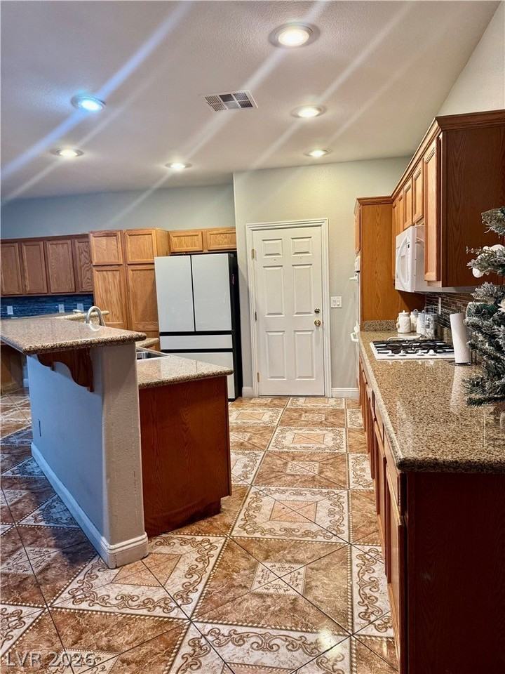 1014 Rustridge Ave - Photo 5 of 8