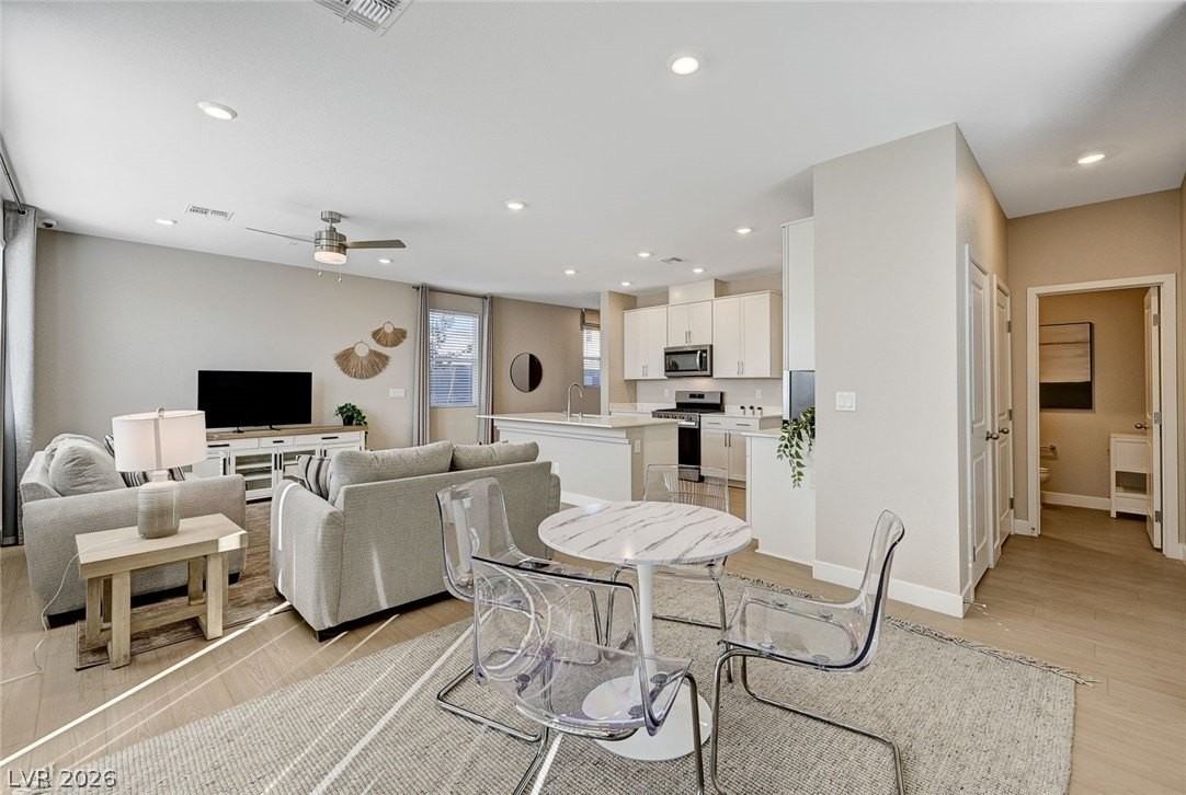 10029 Luna River Ave - Photo 5 of 29