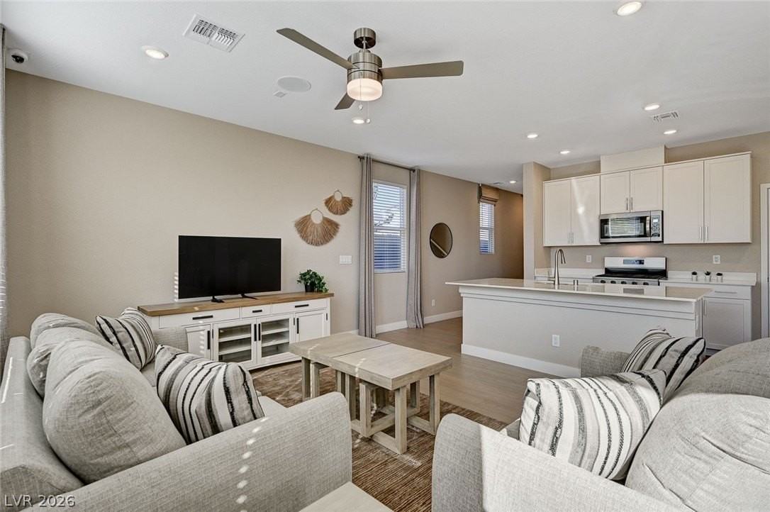 10029 Luna River Ave - Photo 6 of 29