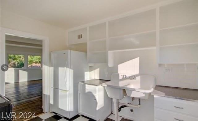 540 Date St - Photo 4 of 7