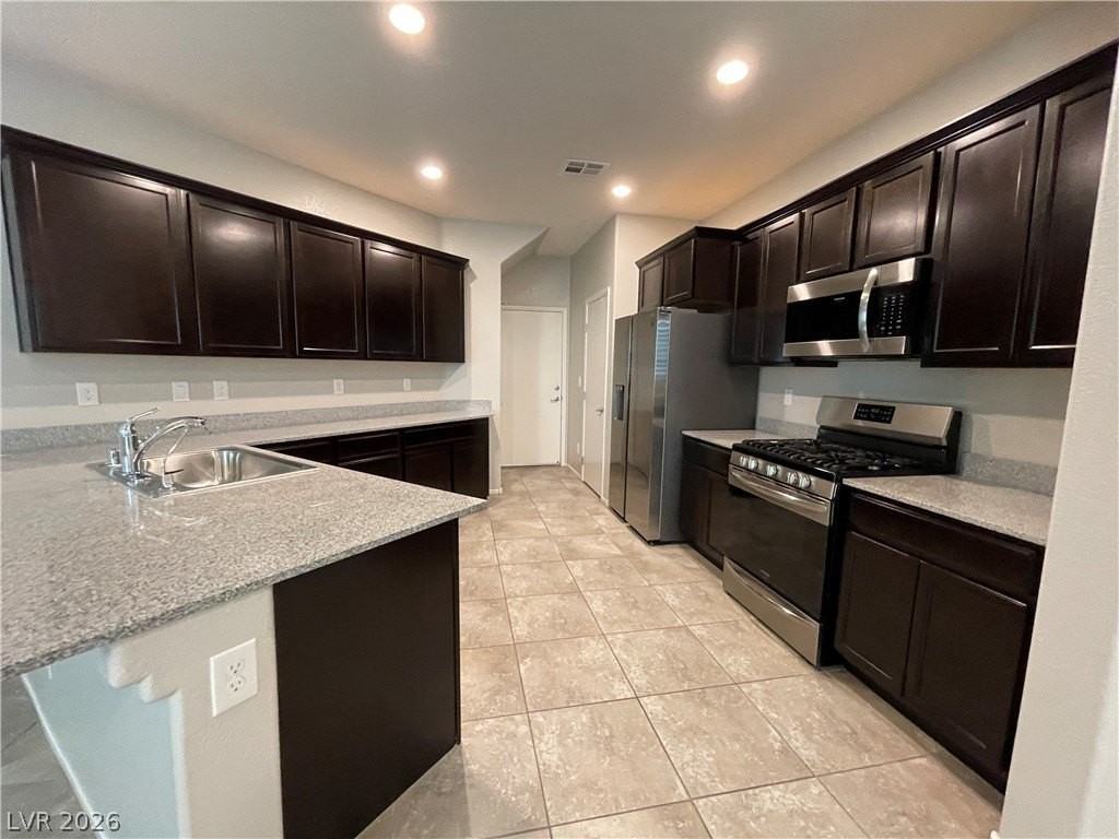 9326 Fire Rose St - Photo 4 of 32