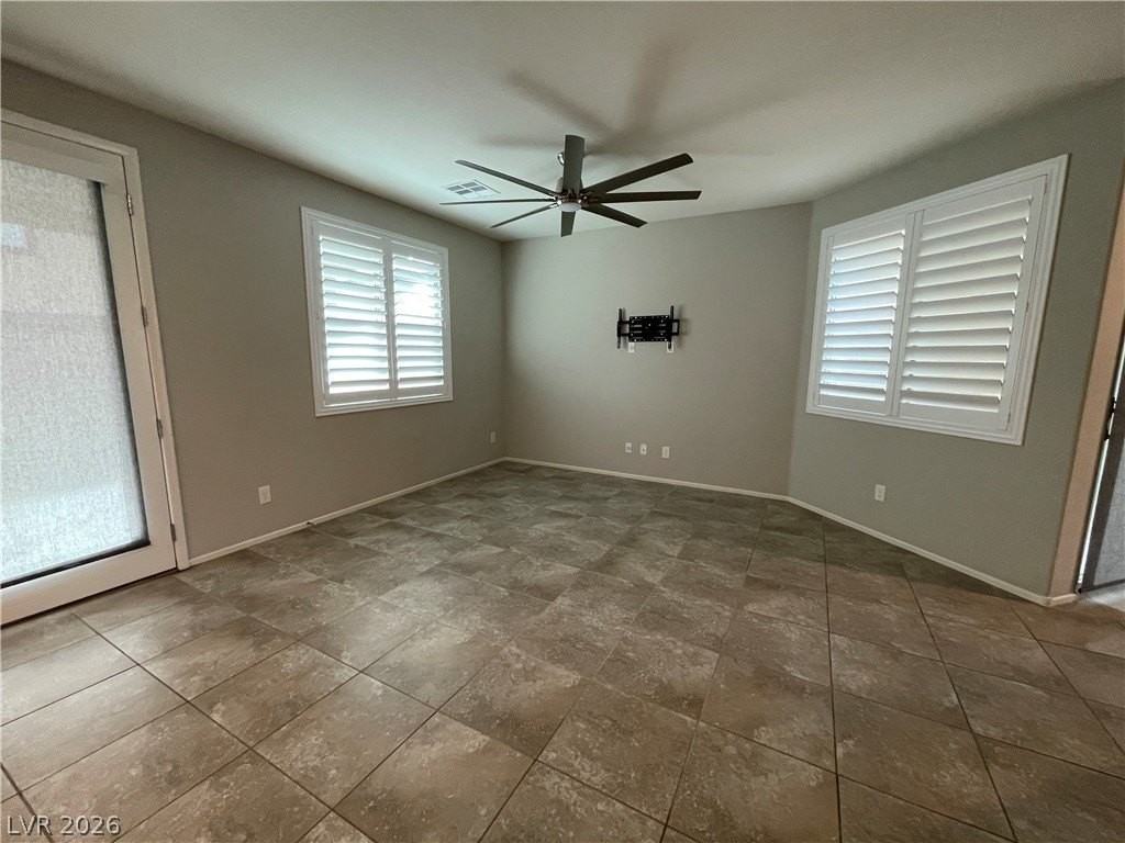 9326 Fire Rose St - Photo 7 of 32