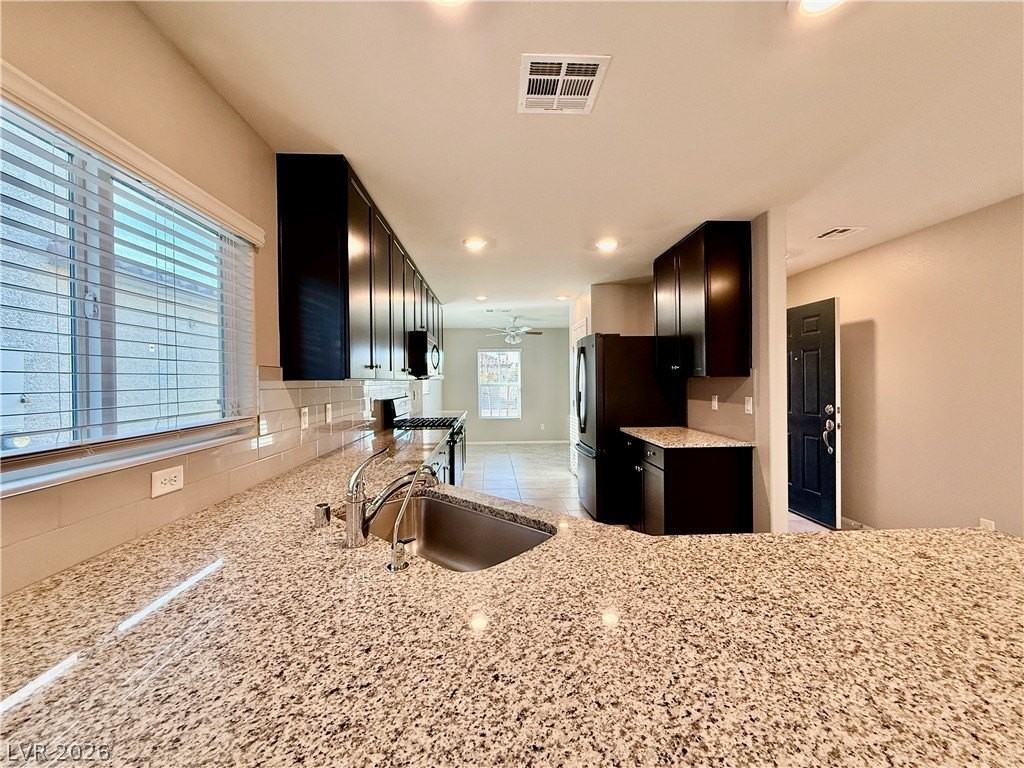 1618 Deep Valley Ave - Photo 4 of 25