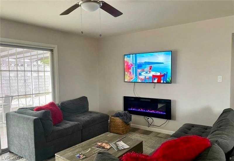 6401 Evergreen Ave - Photo 3 of 9