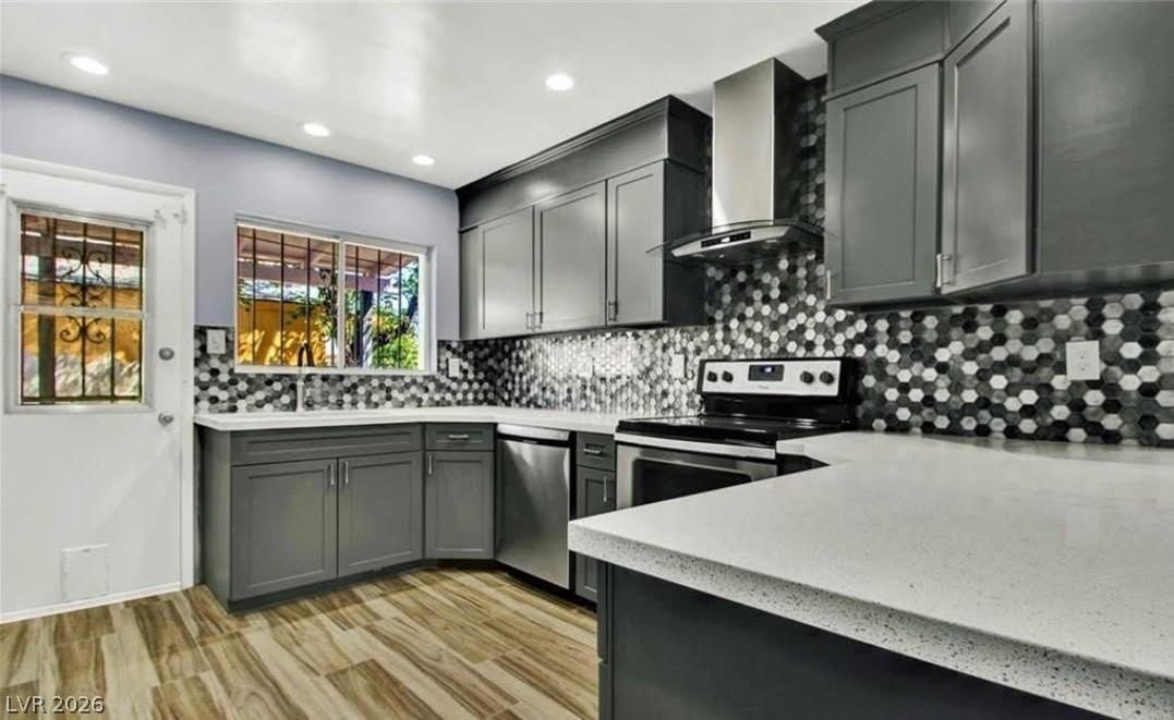 1056 E Oakey Blvd - Photo 2 of 19