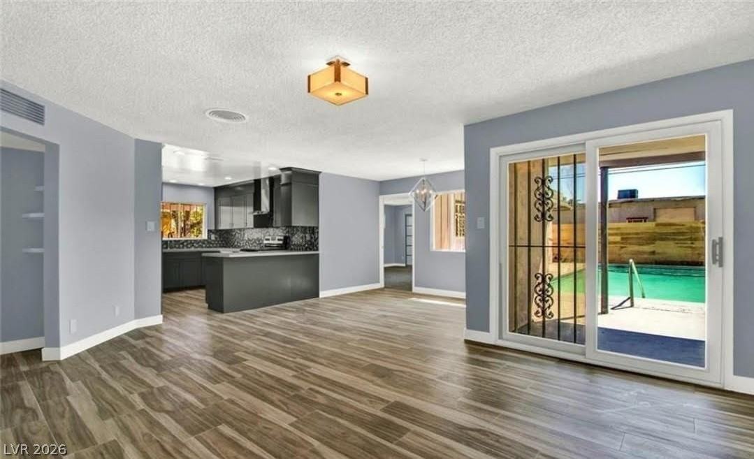 1056 E Oakey Blvd - Photo 5 of 19