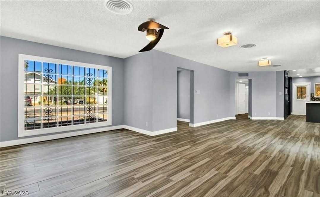 1056 E Oakey Blvd - Photo 7 of 19