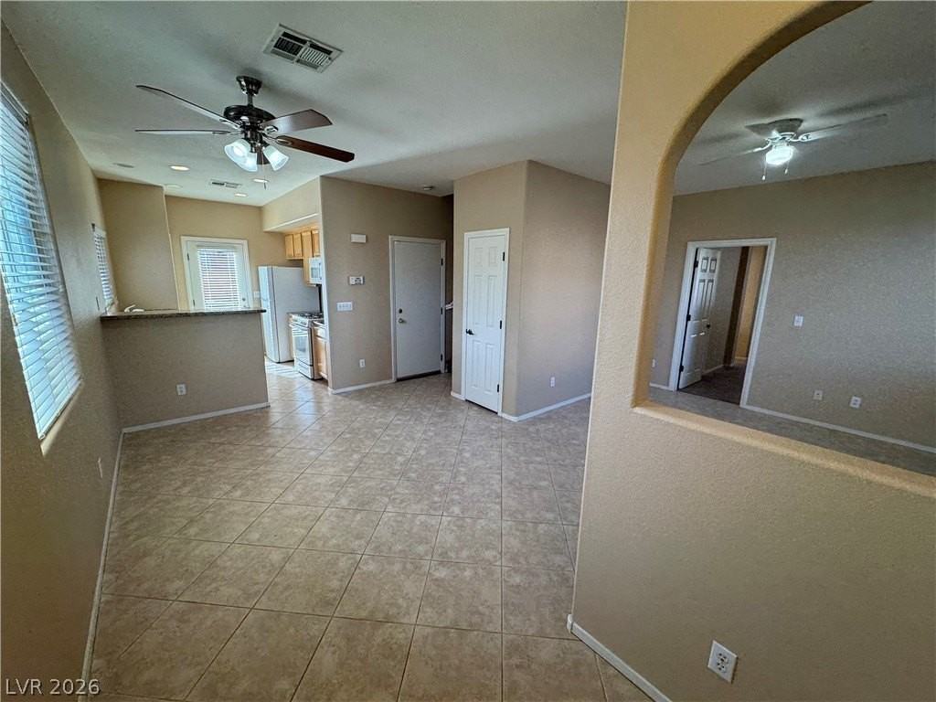 9805 Spinnaker Creek Ave - Photo 3 of 33