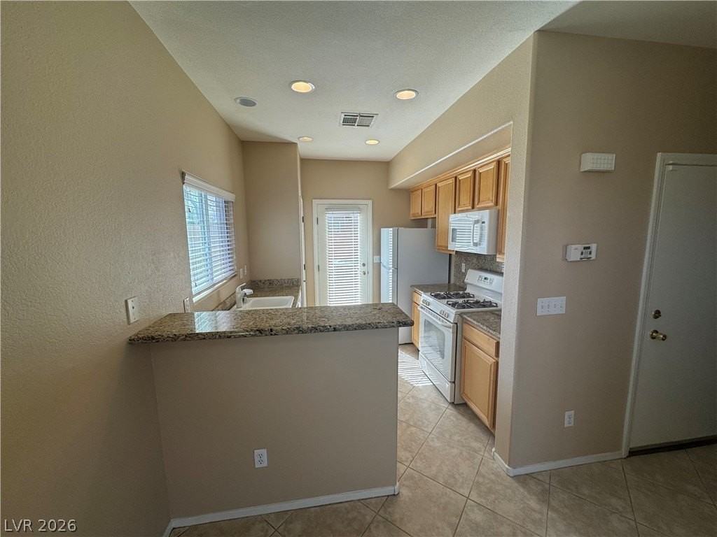 9805 Spinnaker Creek Ave - Photo 4 of 33