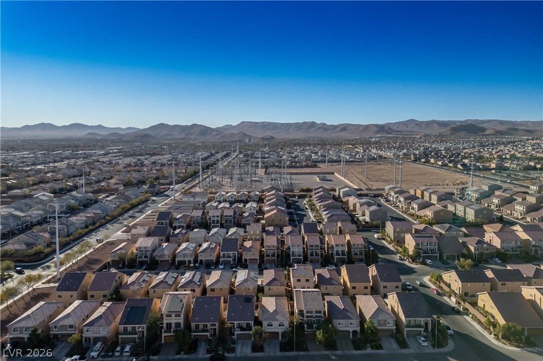 5295 Ledgewood Creek Ave - Photo 4 of 41