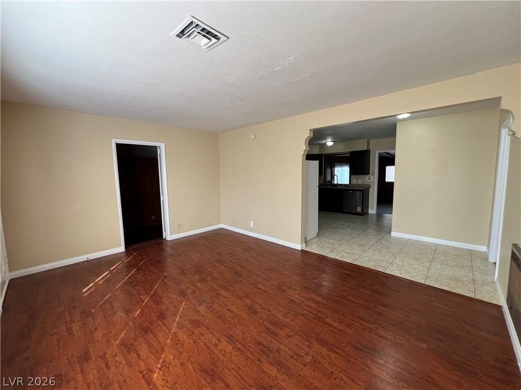 1425 Wengert Ave - Photo 4 of 36