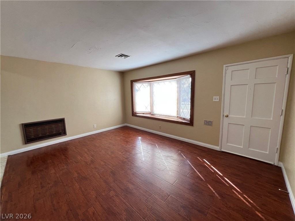 1425 Wengert Ave - Photo 5 of 36