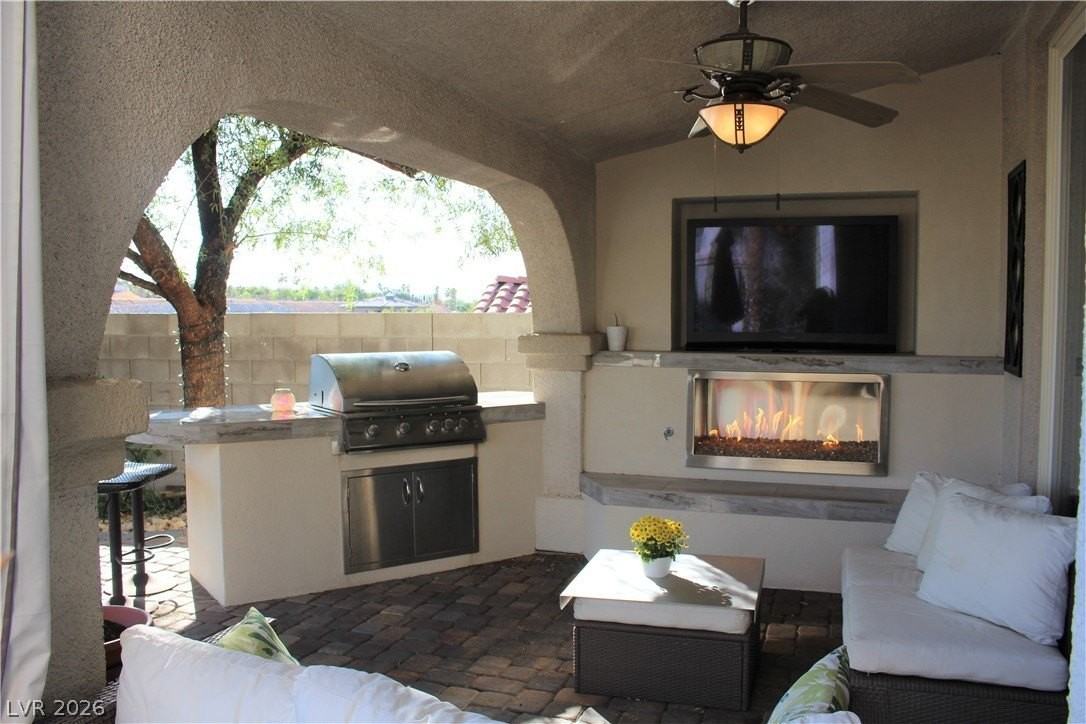 1347 Panini Dr - Photo 3 of 50