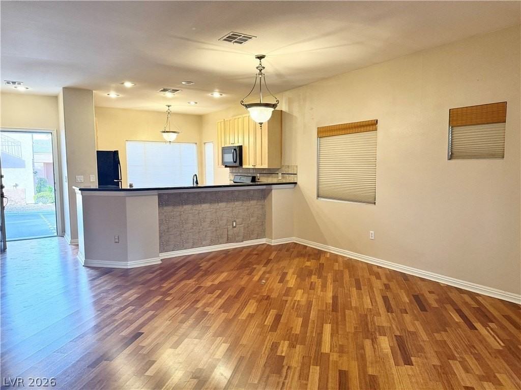 10529 Allthorn Ave - Photo 3 of 6