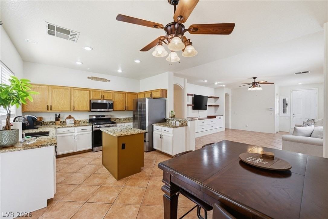 3001 Crackling Leaves Ave - Photo 4 of 39