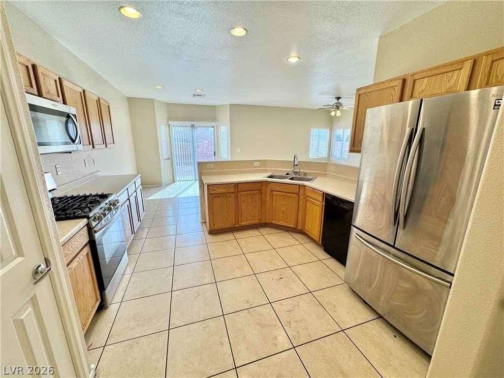 3805 Hollycroft Dr - Photo 6 of 18