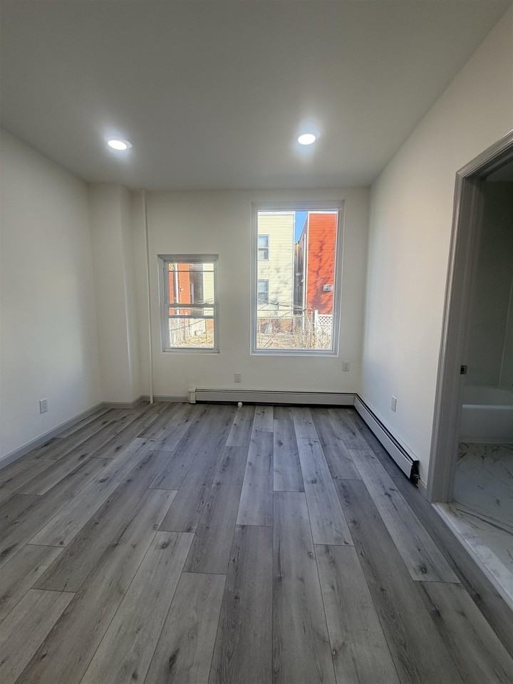 124 Winfield Ave #1 - Photo 7 of 36