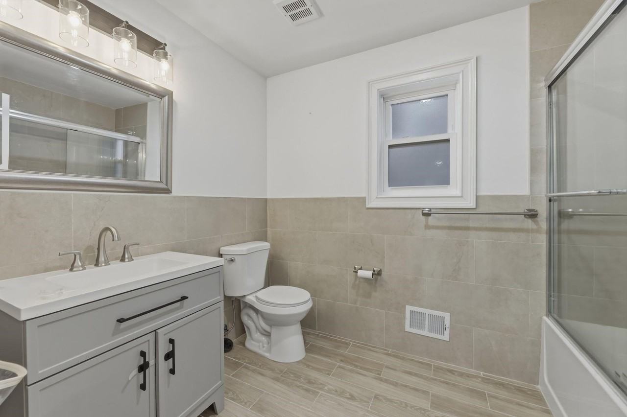 915 S 18th St #1 - Photo 6 of 14