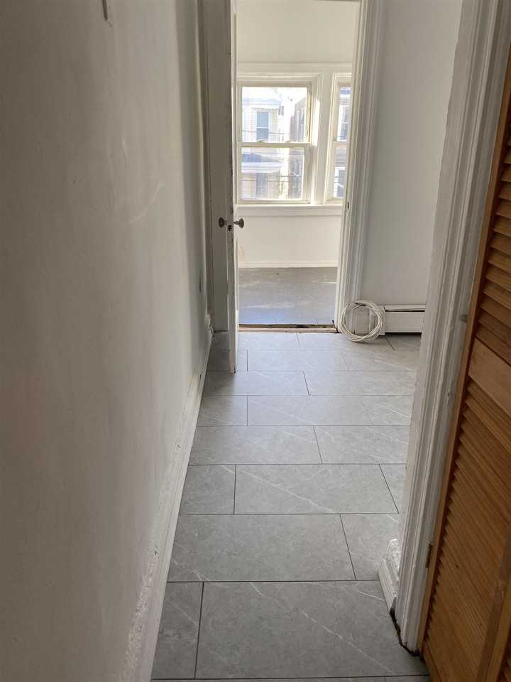 78 Van Nostrand Ave #2 - Photo 4 of 9