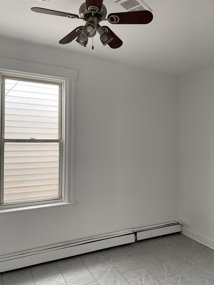 78 Van Nostrand Ave #2 - Photo 5 of 9