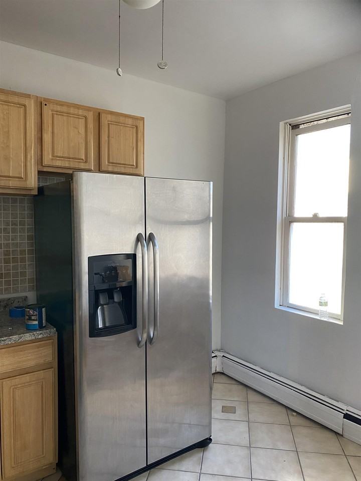 78 Van Nostrand Ave #2 - Photo 6 of 9