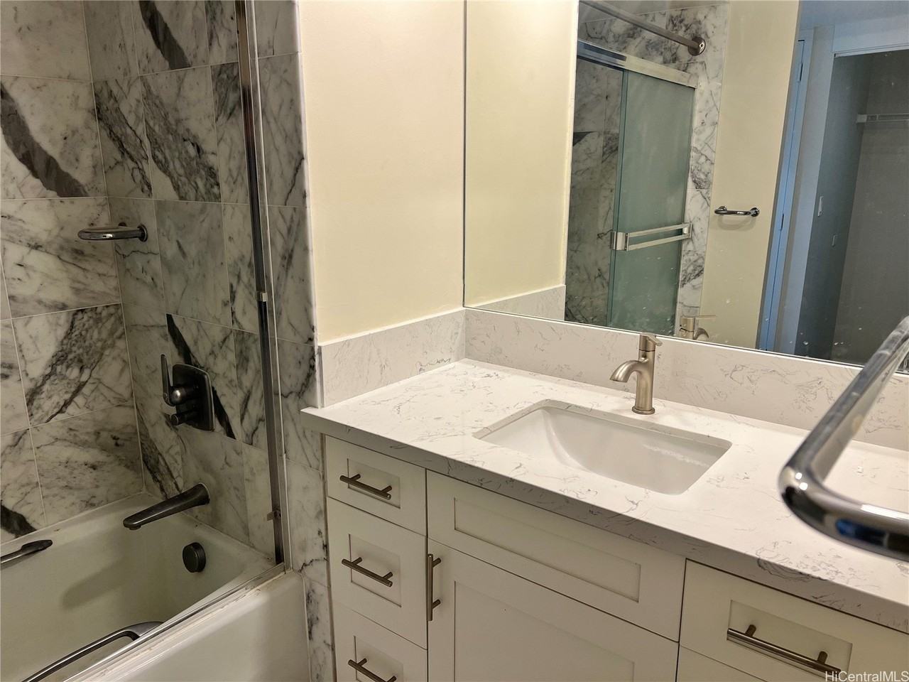 1330 Ala Moana Blvd Apt 3704 - Photo 6 of 15