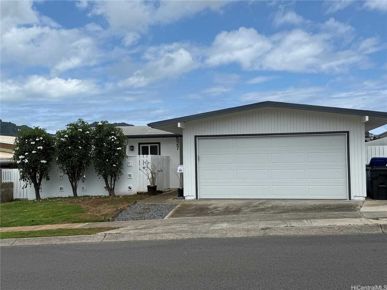 527 Kaumakani St - Photo 2 of 15