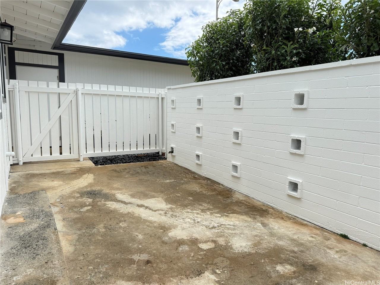 527 Kaumakani St - Photo 5 of 15