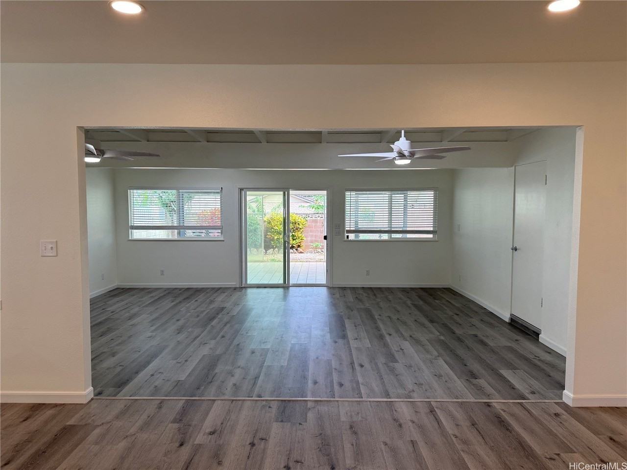 527 Kaumakani St - Photo 6 of 15