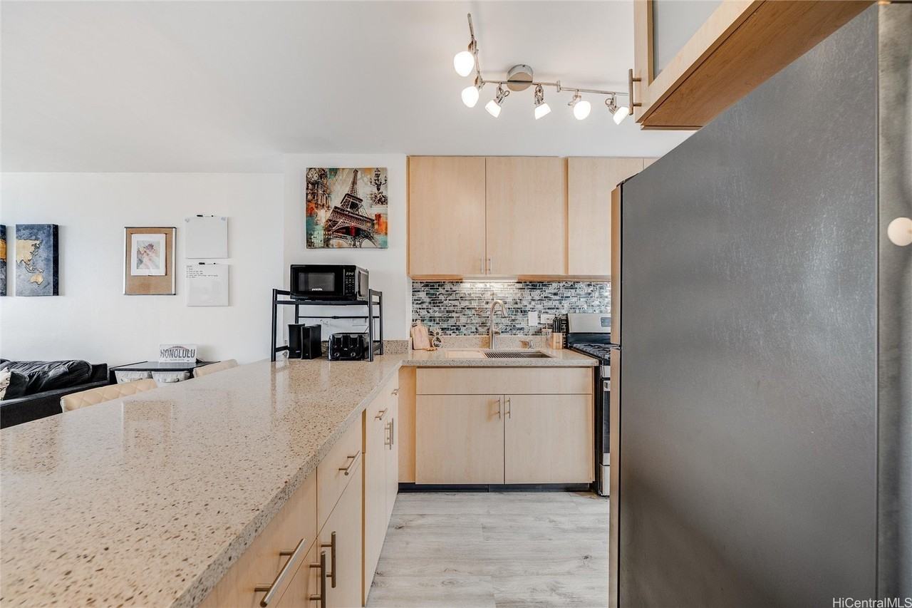 2630 Kapiolani Blvd Apt 802 - Photo 3 of 21