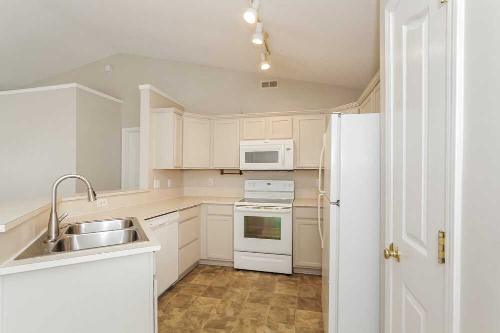 6123 Goldenfield Dr - Photo 7 of 16