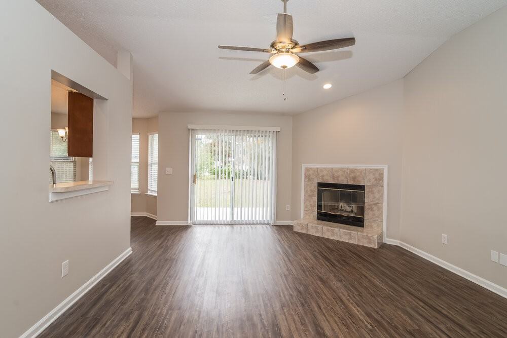 7955 Ortega Bluff Pkwy - Photo 3 of 15