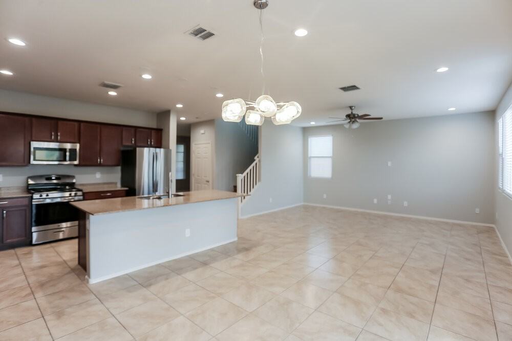 7213 W Jones Ave - Photo 5 of 17