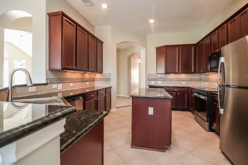 22 Atascadero Dr - Photo 7 of 19