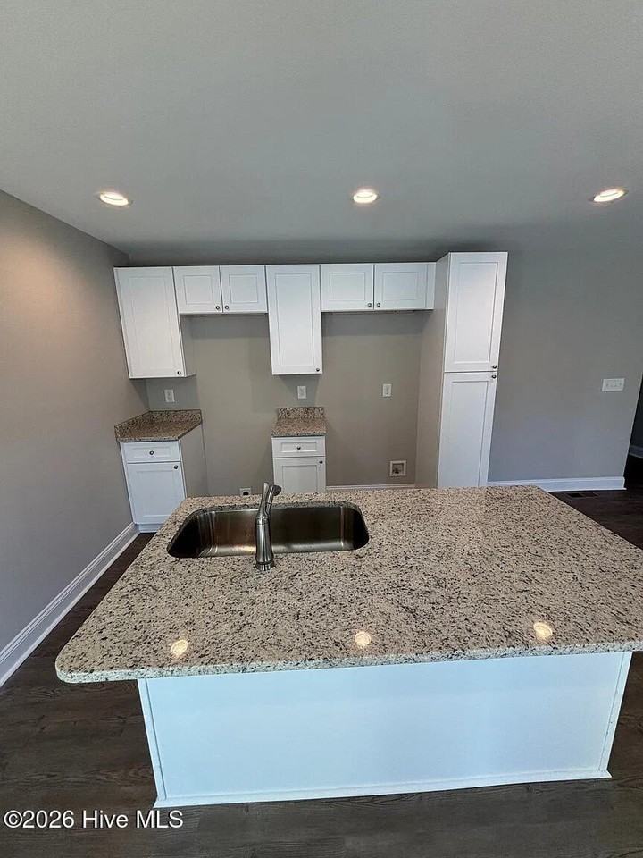 1120 W Massachusetts Ave - Photo 5 of 18