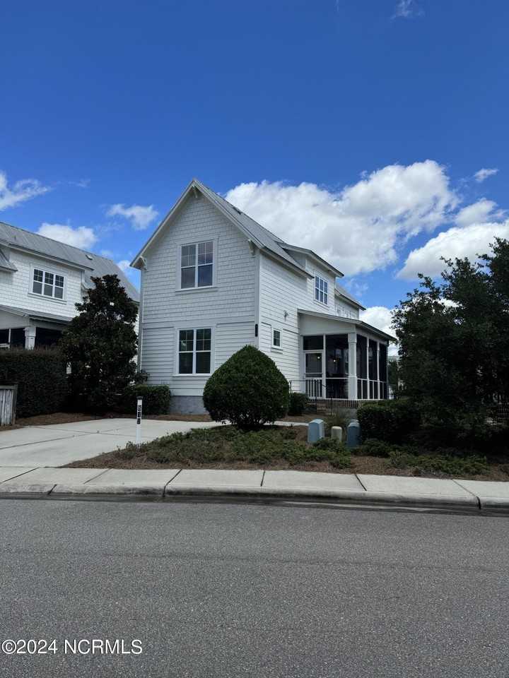 819 Meadowsweet Ln - Photo 2 of 39